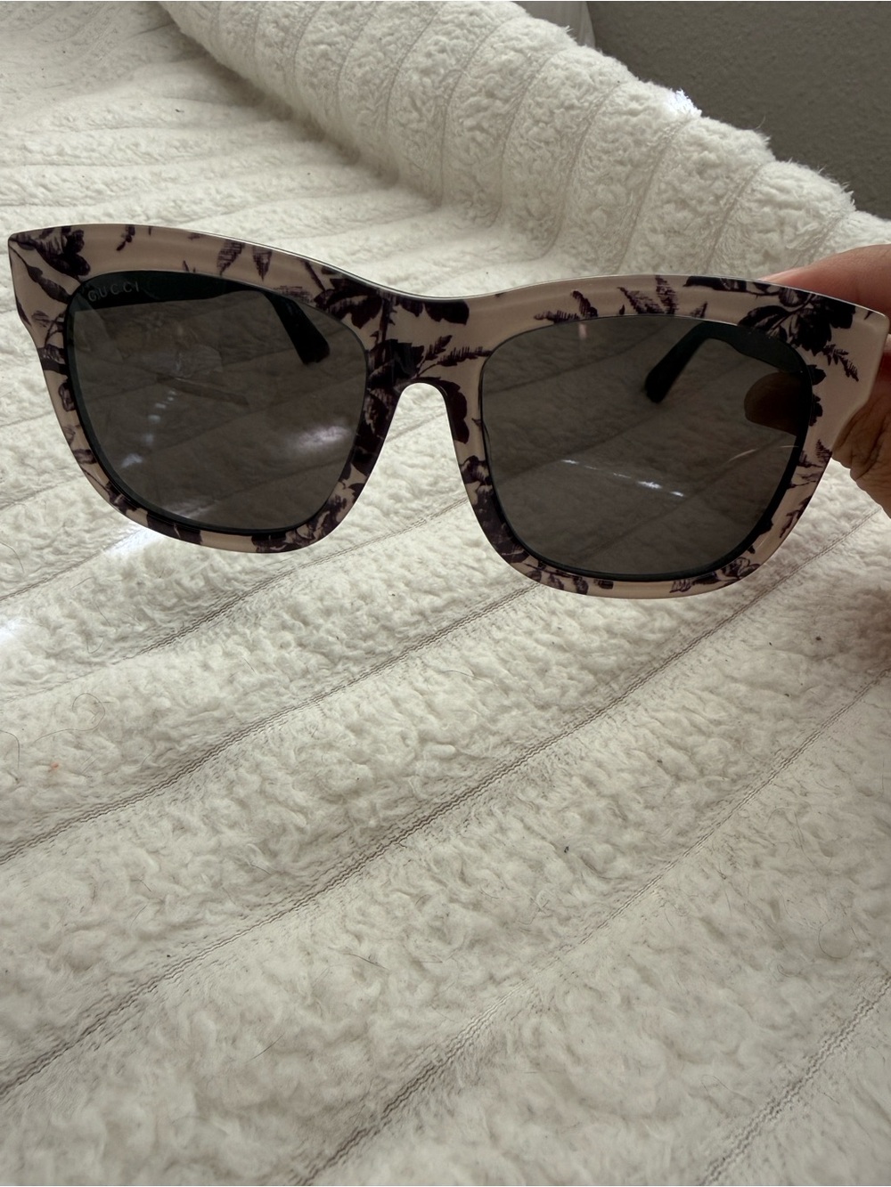 AUTHENTIC Gucci Sunglasses - Picture 6 of 6